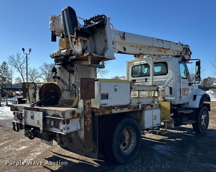 image for item DH9762 2003 International 7400 digger derrick truck