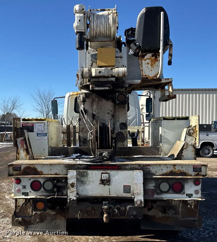 image for item DH9762 2003 International 7400 digger derrick truck