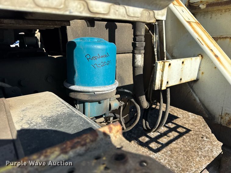 image for item DH9762 2003 International 7400 digger derrick truck