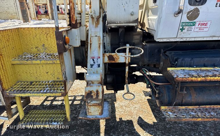 image for item DH9762 2003 International 7400 digger derrick truck