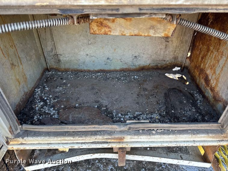 image for item DH9762 2003 International 7400 digger derrick truck