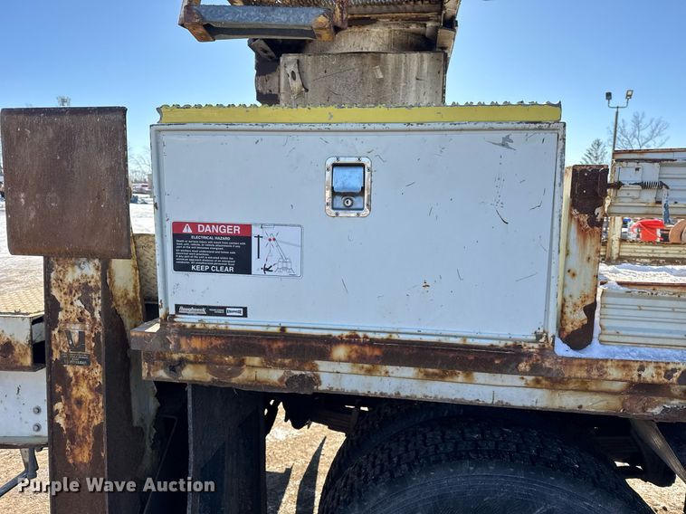 image for item DH9762 2003 International 7400 digger derrick truck