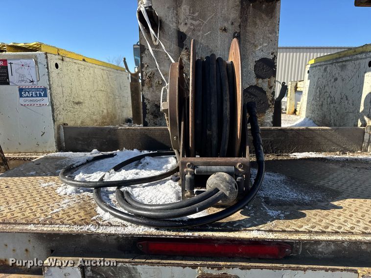 image for item DH9762 2003 International 7400 digger derrick truck