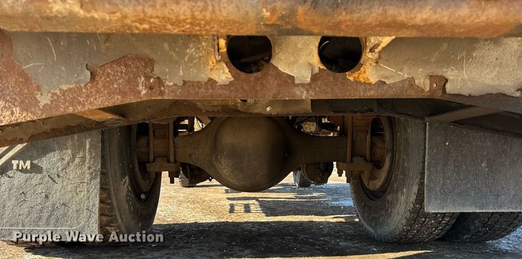 image for item DH9762 2003 International 7400 digger derrick truck