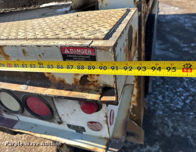 image for item DH9762 2003 International 7400 digger derrick truck