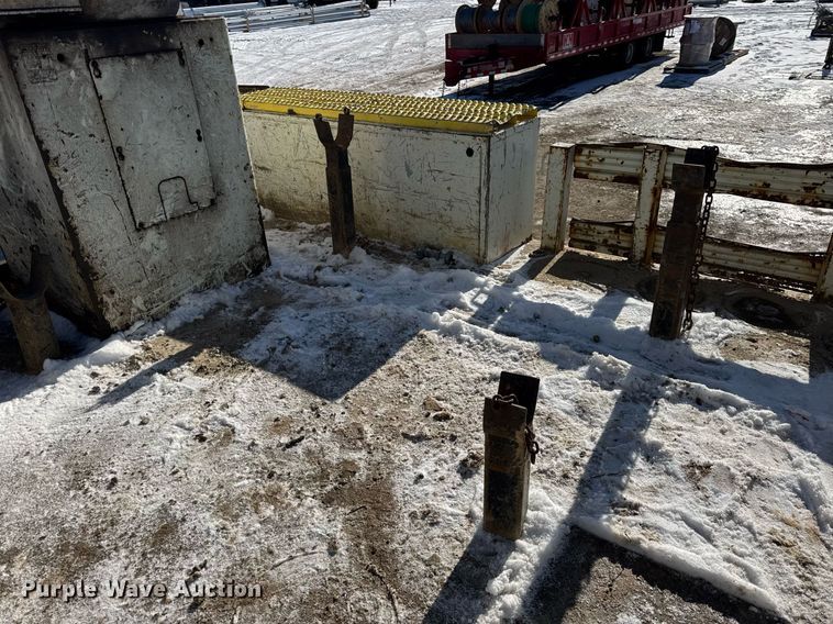 image for item DH9762 2003 International 7400 digger derrick truck