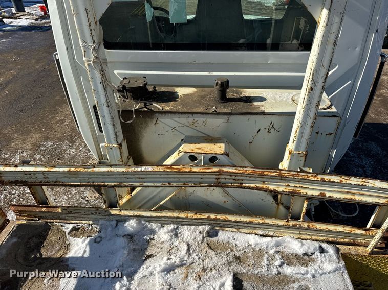 image for item DH9762 2003 International 7400 digger derrick truck