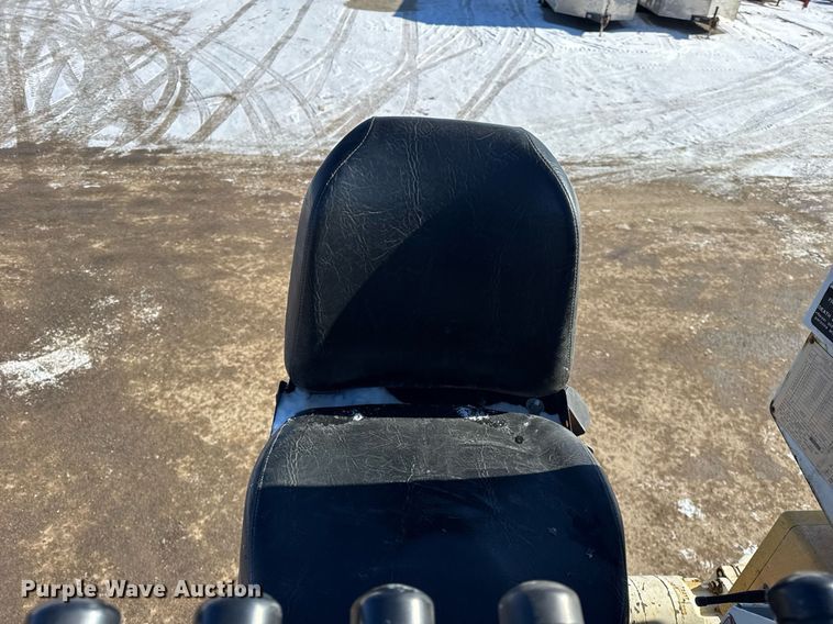 image for item DH9762 2003 International 7400 digger derrick truck