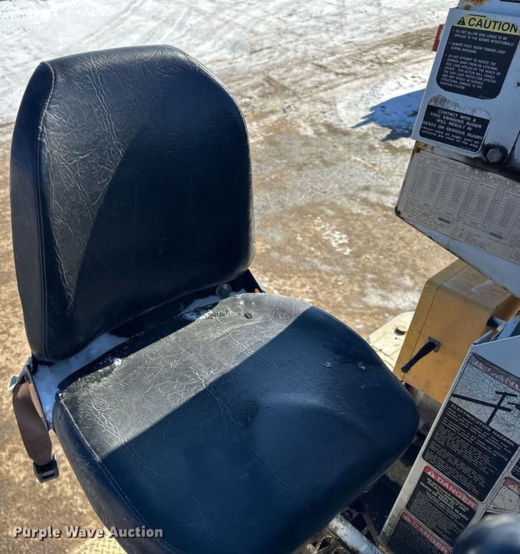 image for item DH9762 2003 International 7400 digger derrick truck