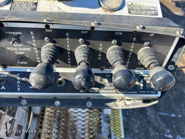 image for item DH9762 2003 International 7400 digger derrick truck