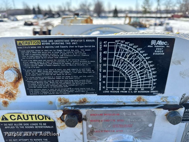 image for item DH9762 2003 International 7400 digger derrick truck