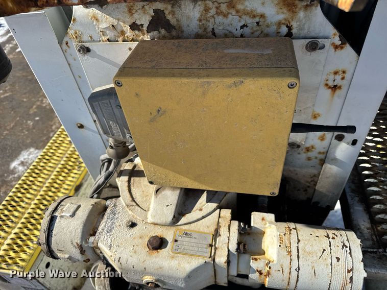 image for item DH9762 2003 International 7400 digger derrick truck