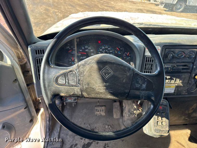 image for item DH9762 2003 International 7400 digger derrick truck