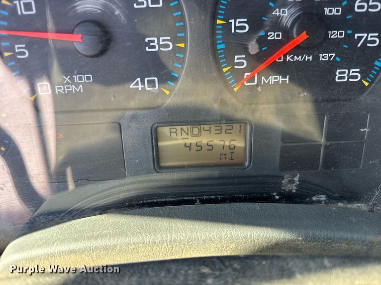 image for item DH9762 2003 International 7400 digger derrick truck