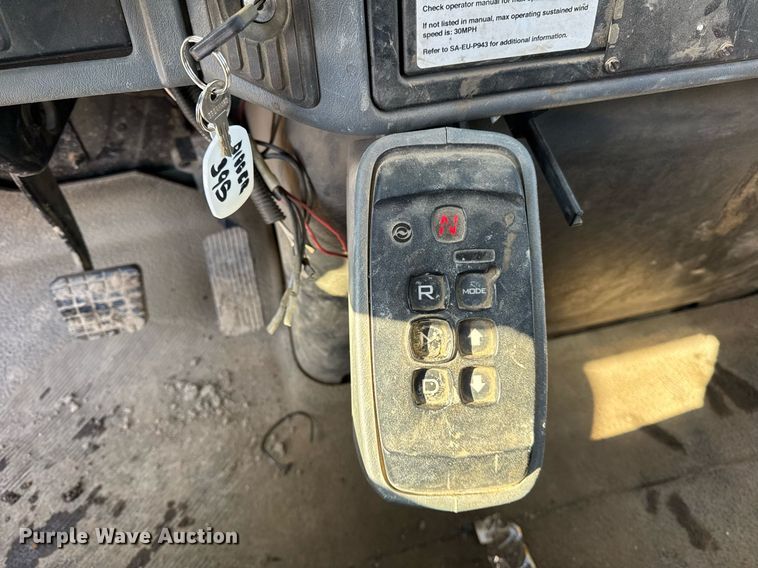 image for item DH9762 2003 International 7400 digger derrick truck