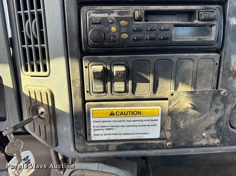 image for item DH9762 2003 International 7400 digger derrick truck