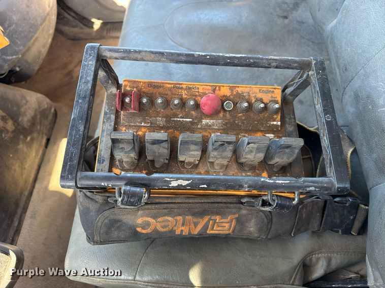 image for item DH9762 2003 International 7400 digger derrick truck