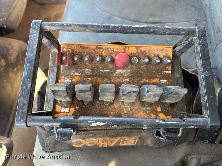 image for item DH9762 2003 International 7400 digger derrick truck