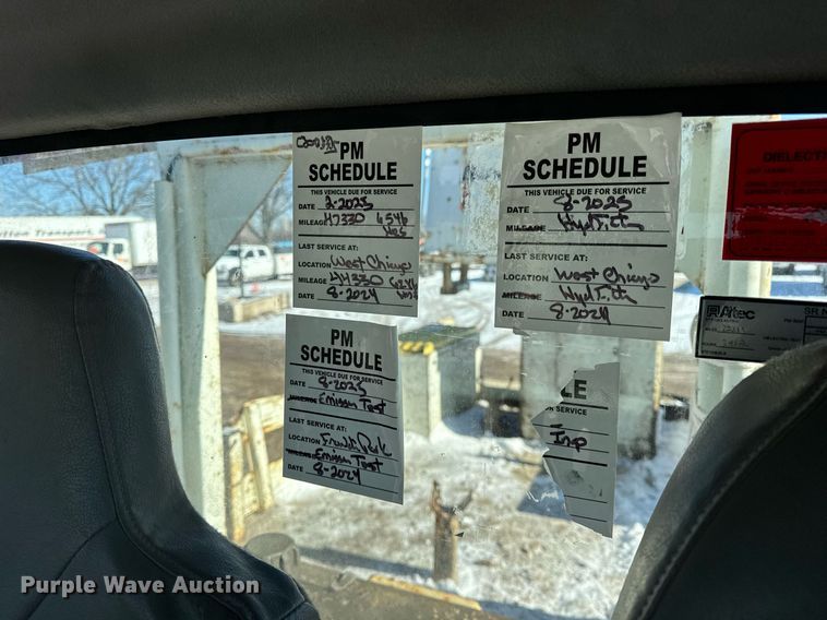 image for item DH9762 2003 International 7400 digger derrick truck