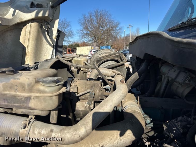 image for item DH9762 2003 International 7400 digger derrick truck