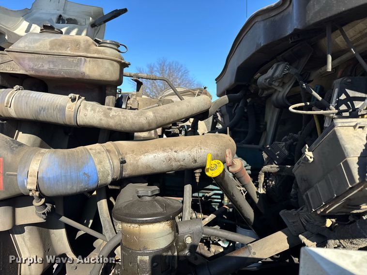 image for item DH9762 2003 International 7400 digger derrick truck