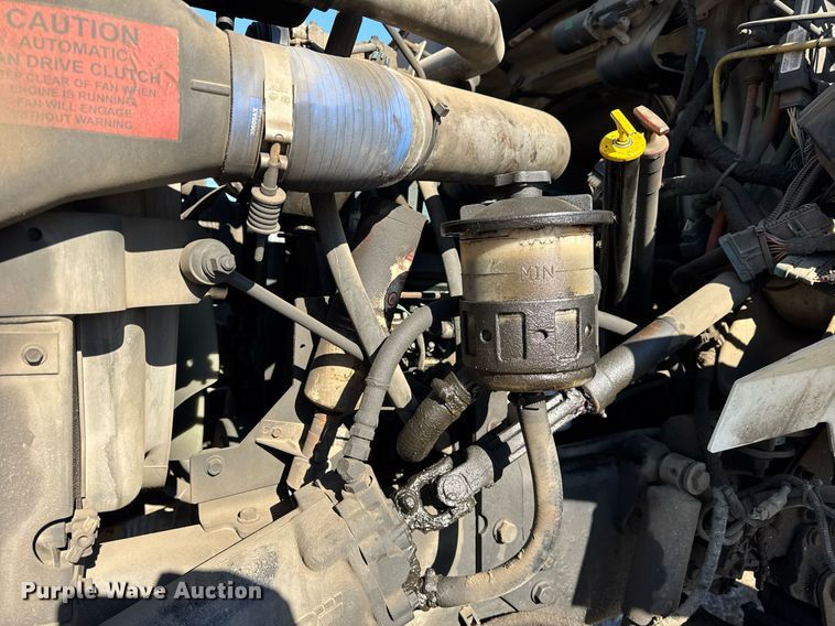 image for item DH9762 2003 International 7400 digger derrick truck