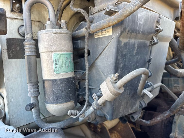 image for item DH9762 2003 International 7400 digger derrick truck