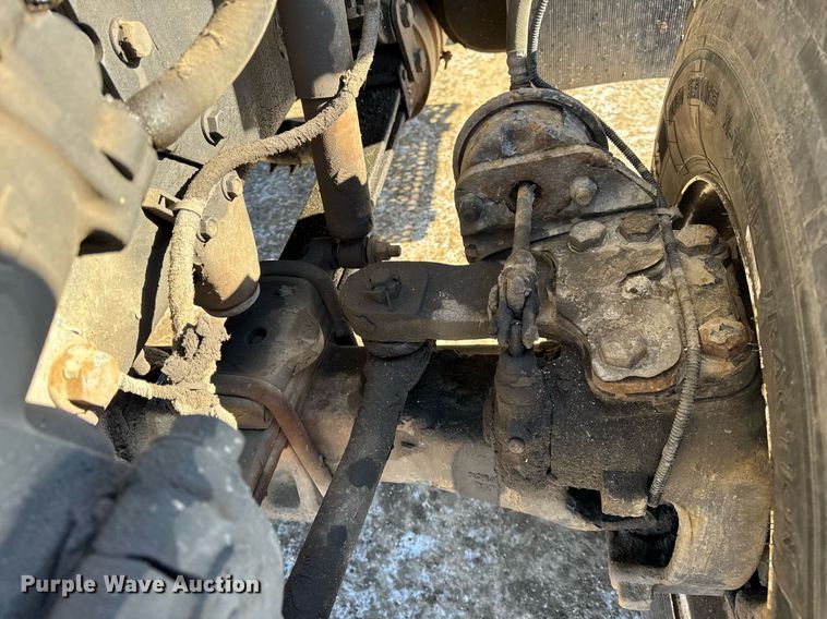 image for item DH9762 2003 International 7400 digger derrick truck