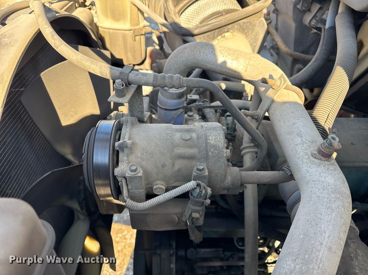 image for item DH9762 2003 International 7400 digger derrick truck