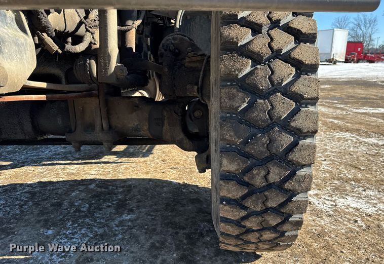 image for item DH9762 2003 International 7400 digger derrick truck