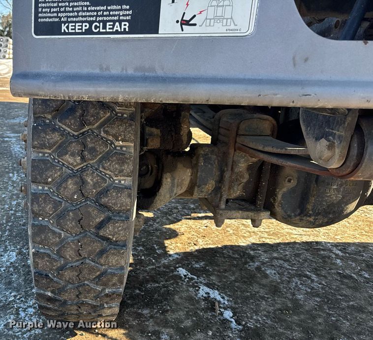 image for item DH9762 2003 International 7400 digger derrick truck