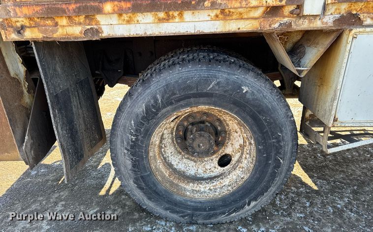 image for item DH9762 2003 International 7400 digger derrick truck