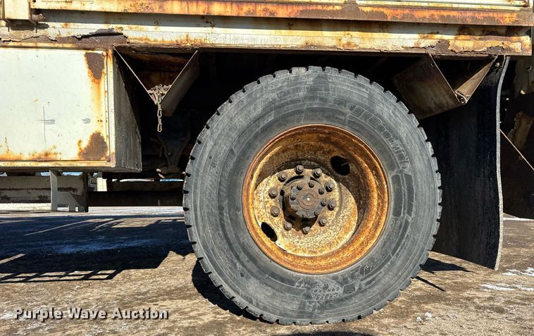 image for item DH9762 2003 International 7400 digger derrick truck