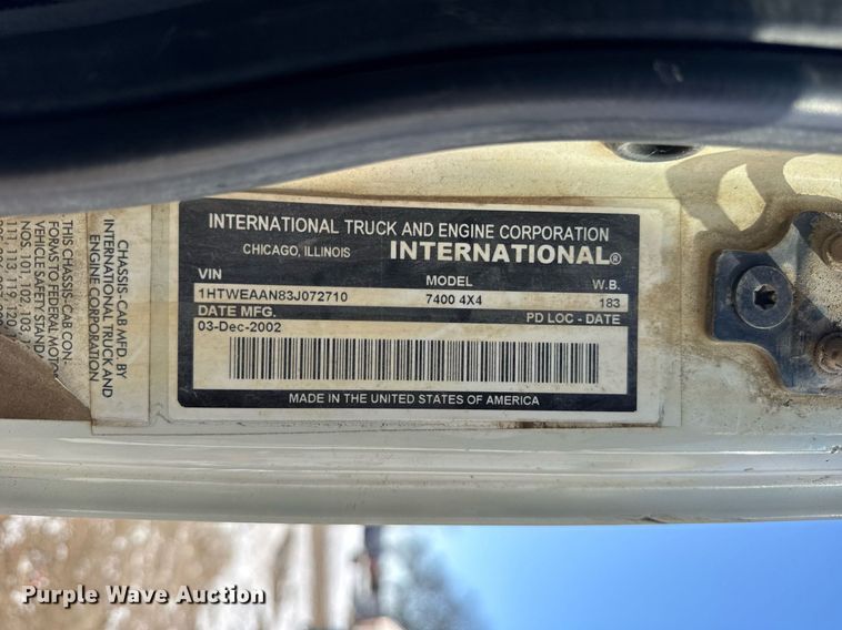 image for item DH9762 2003 International 7400 digger derrick truck