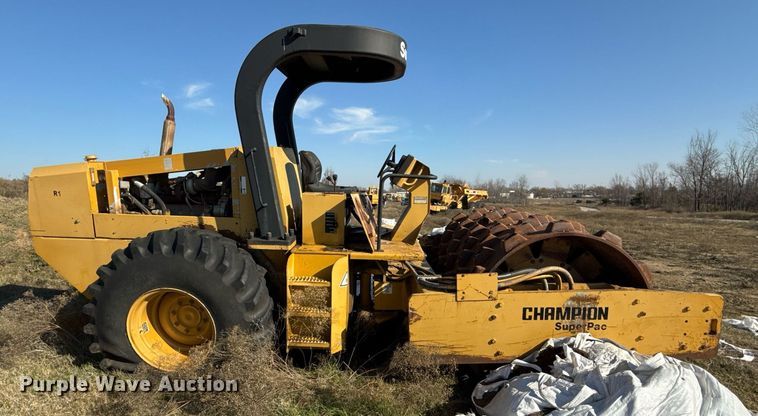 image for item DJ9767 1999 SuperPac 840P single drum vibratory roller