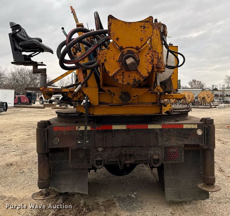 image for item DM5500 1992 Chevrolet Kodiak C8500 drilling rig truck