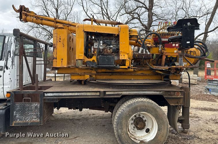 image for item DM5500 1992 Chevrolet Kodiak C8500 drilling rig truck