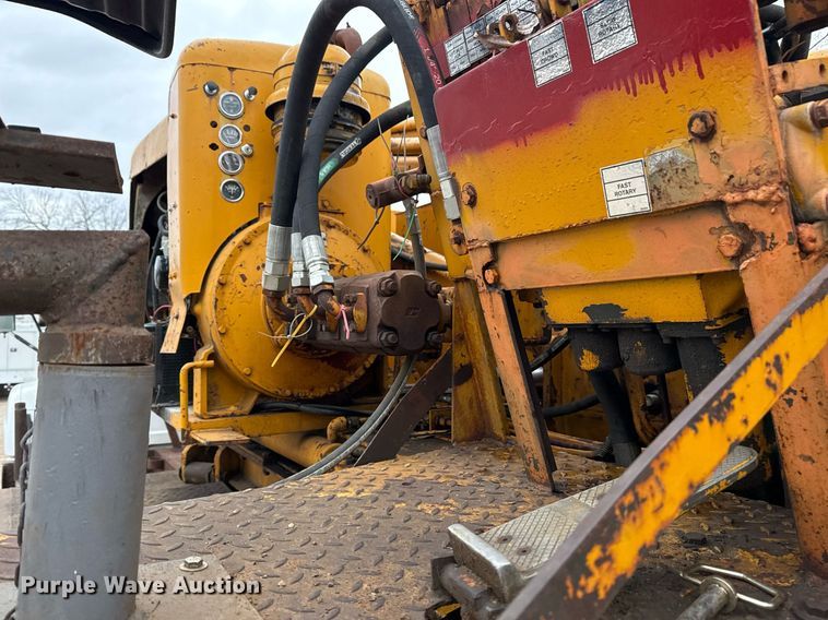 image for item DM5500 1992 Chevrolet Kodiak C8500 drilling rig truck