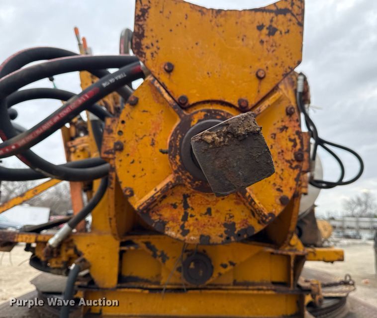 image for item DM5500 1992 Chevrolet Kodiak C8500 drilling rig truck