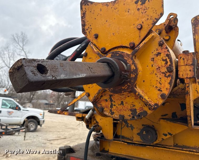 image for item DM5500 1992 Chevrolet Kodiak C8500 drilling rig truck