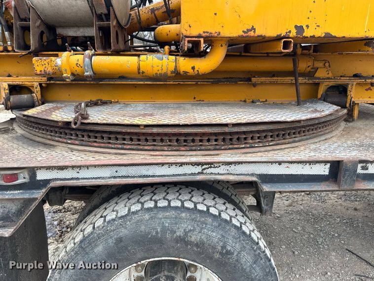 image for item DM5500 1992 Chevrolet Kodiak C8500 drilling rig truck