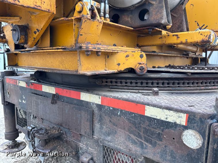 image for item DM5500 1992 Chevrolet Kodiak C8500 drilling rig truck