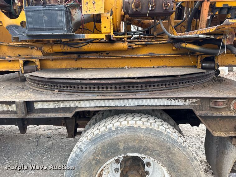 image for item DM5500 1992 Chevrolet Kodiak C8500 drilling rig truck