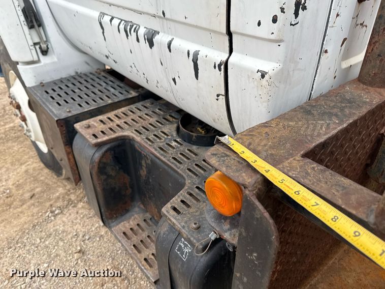 image for item DM5500 1992 Chevrolet Kodiak C8500 drilling rig truck