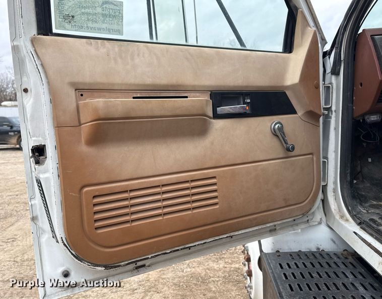 image for item DM5500 1992 Chevrolet Kodiak C8500 drilling rig truck