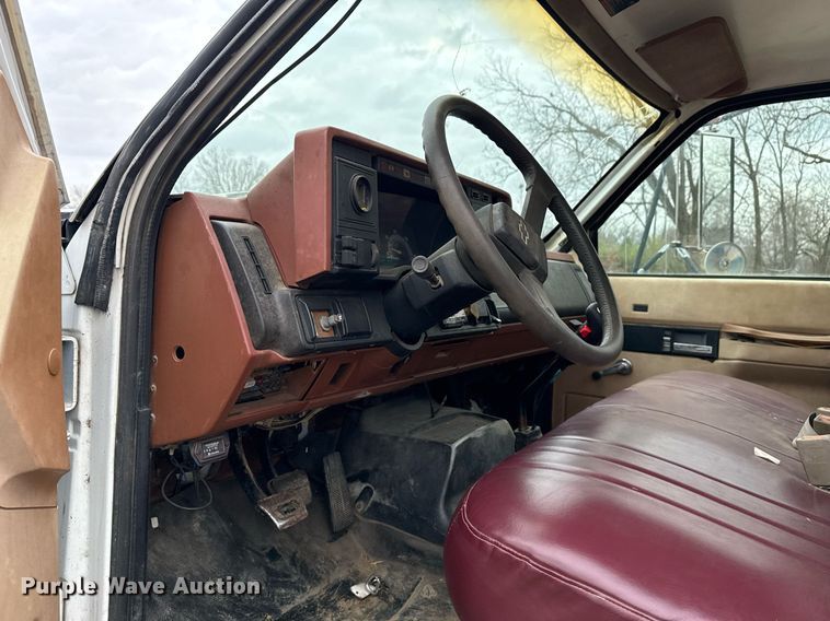 image for item DM5500 1992 Chevrolet Kodiak C8500 drilling rig truck