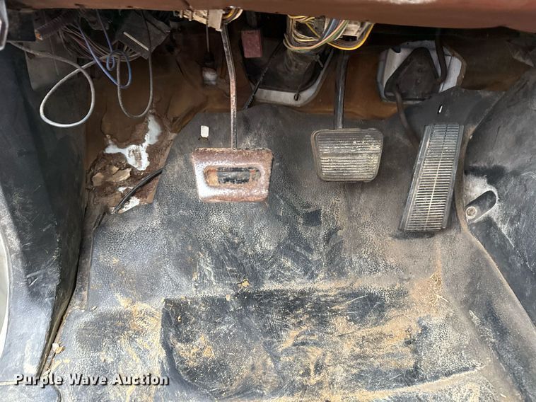 image for item DM5500 1992 Chevrolet Kodiak C8500 drilling rig truck