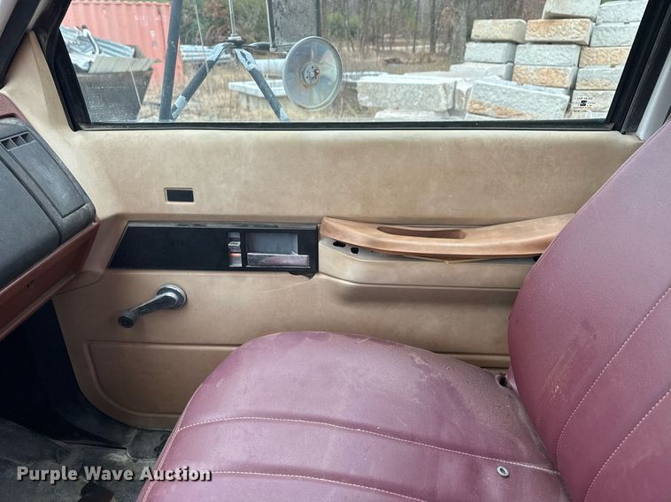 image for item DM5500 1992 Chevrolet Kodiak C8500 drilling rig truck