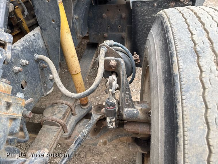 image for item DM5500 1992 Chevrolet Kodiak C8500 drilling rig truck