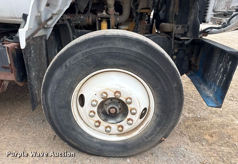 image for item DM5500 1992 Chevrolet Kodiak C8500 drilling rig truck